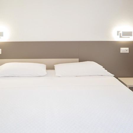 Nuova -Luxury Rooms & Apartment- Olbia Bagian luar foto