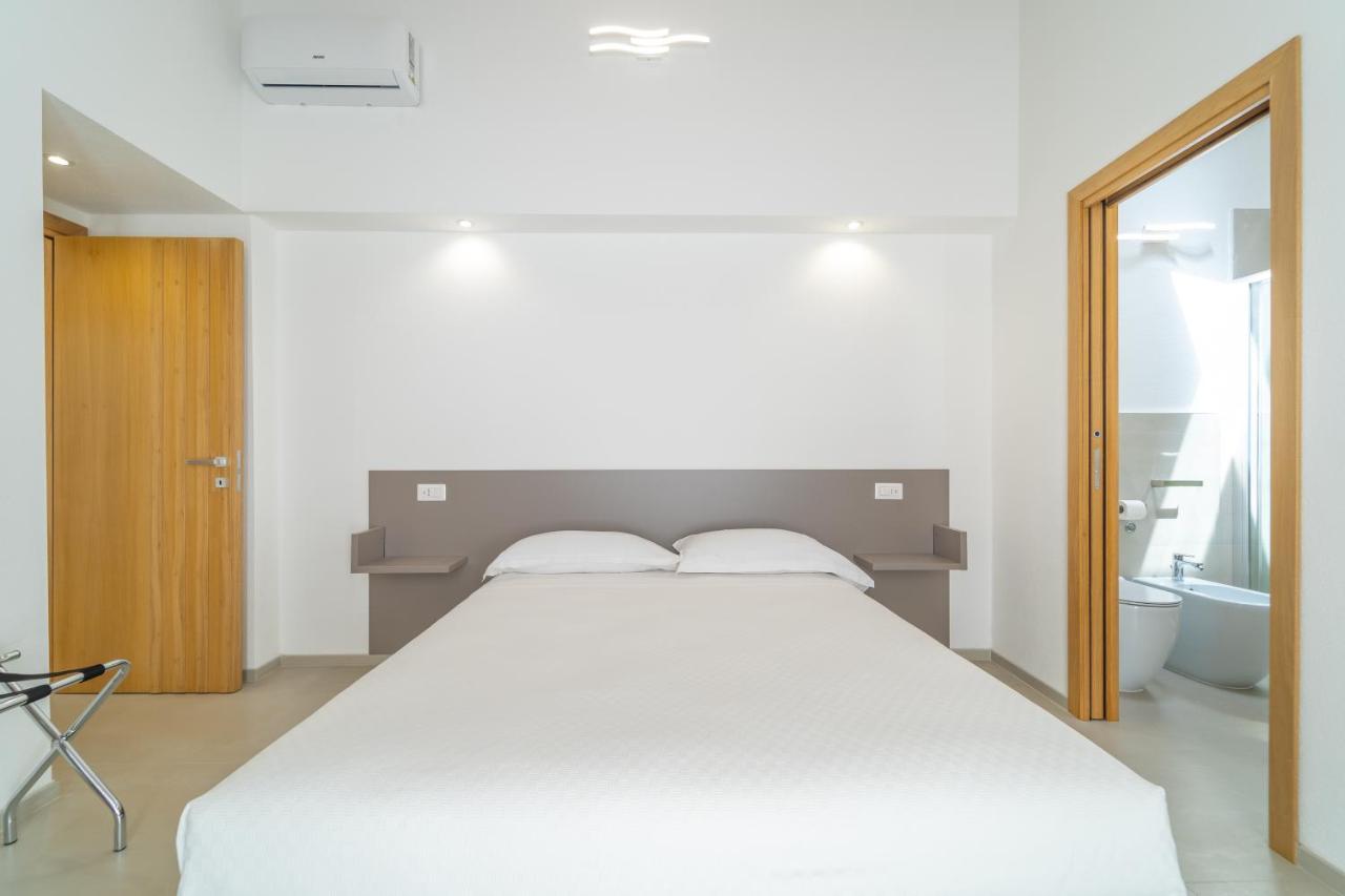 Nuova -Luxury Rooms & Apartment- Olbia Bagian luar foto