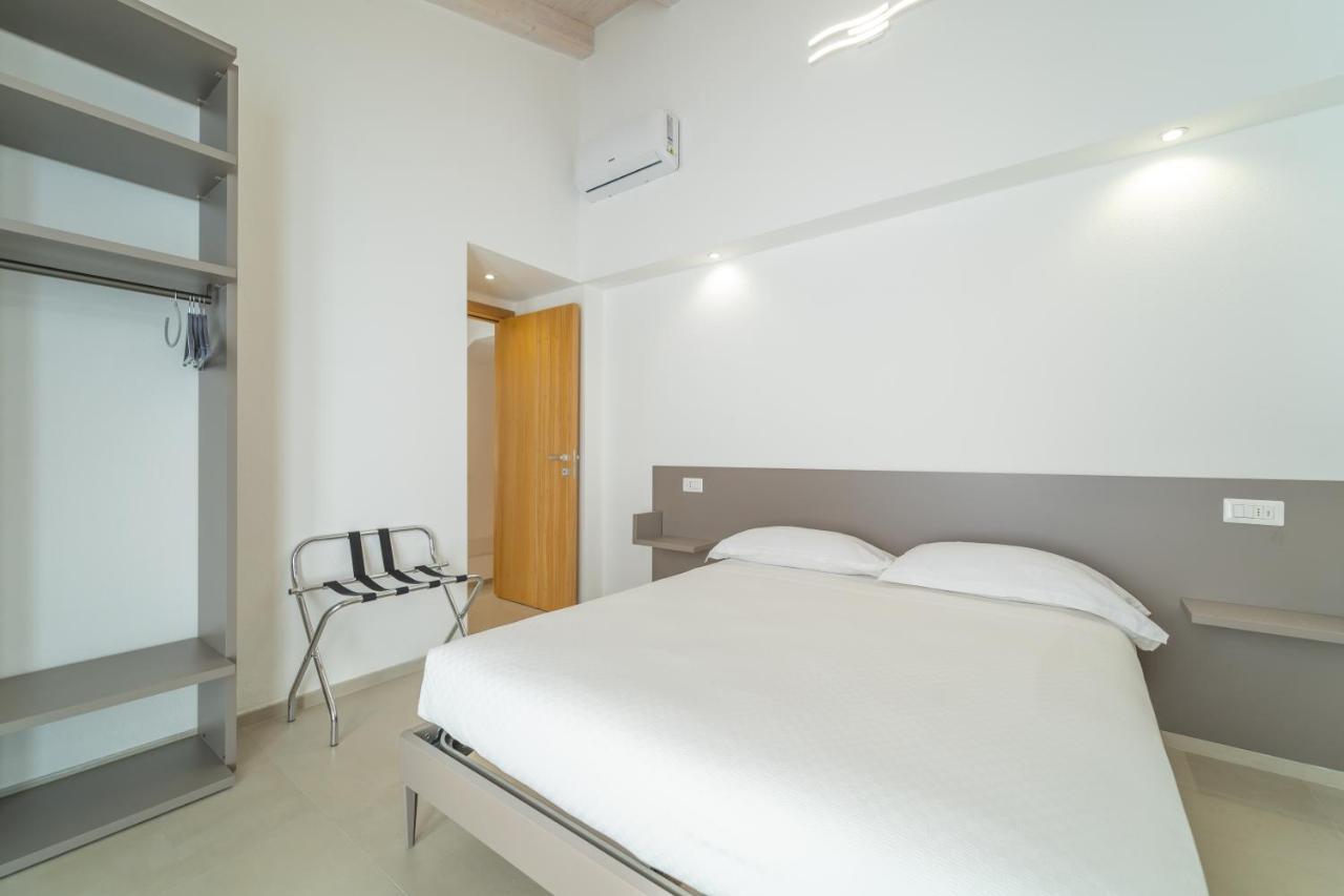 Nuova -Luxury Rooms & Apartment- Olbia Bagian luar foto