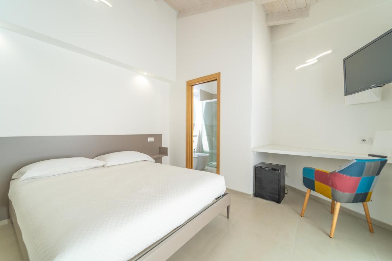 Nuova -Luxury Rooms & Apartment- Olbia Bagian luar foto