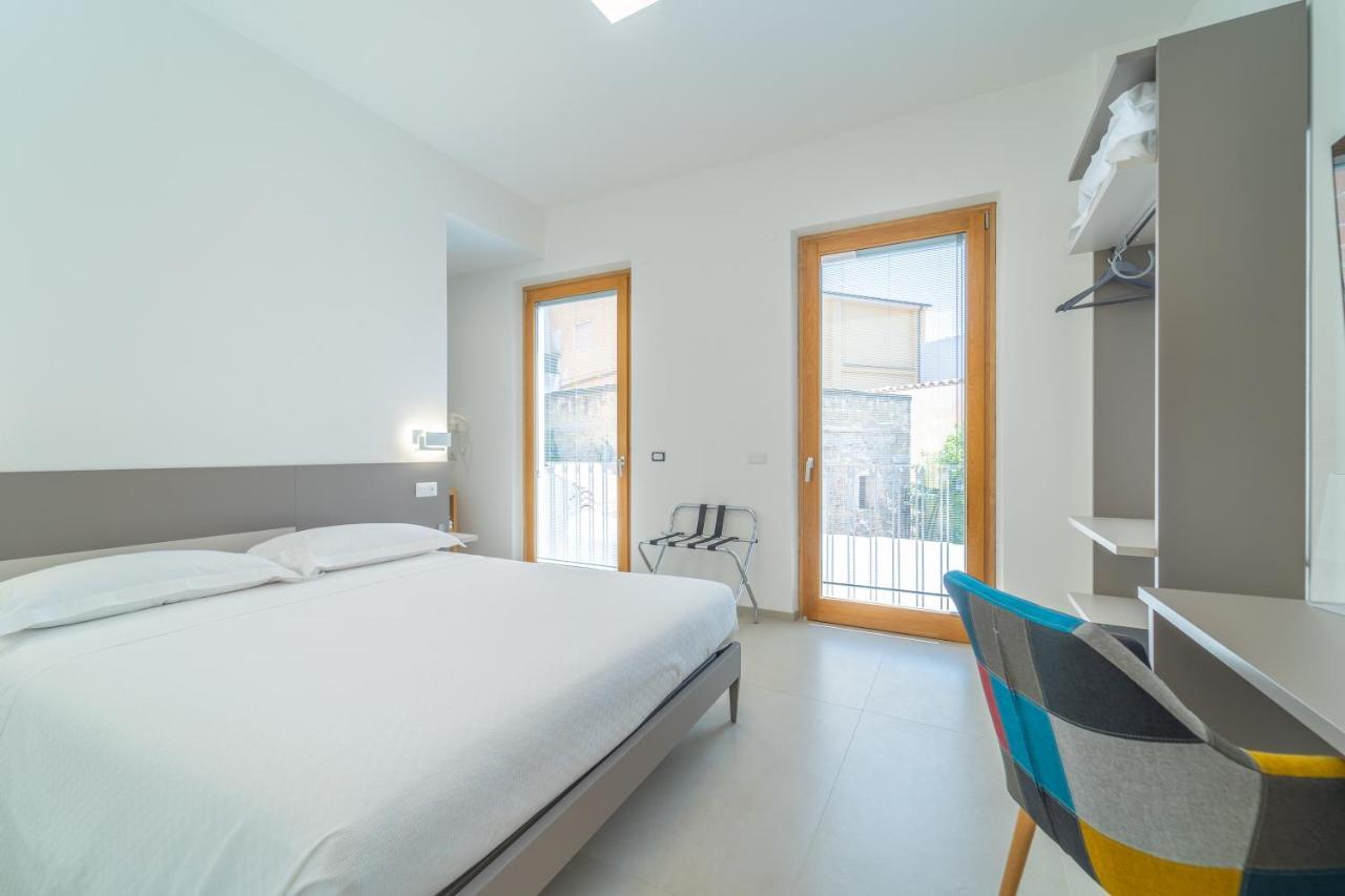 Nuova -Luxury Rooms & Apartment- Olbia Bagian luar foto