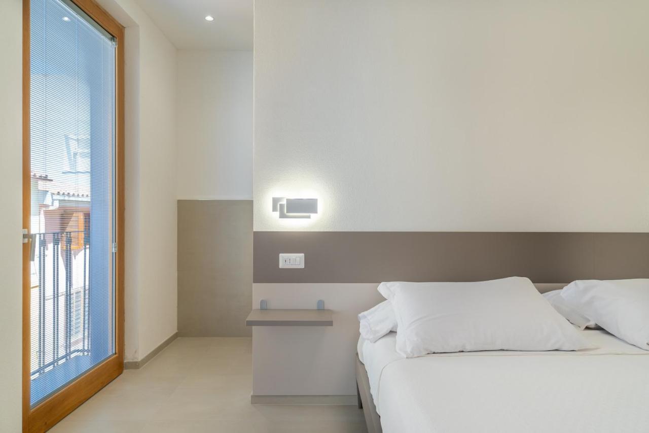 Nuova -Luxury Rooms & Apartment- Olbia Bagian luar foto