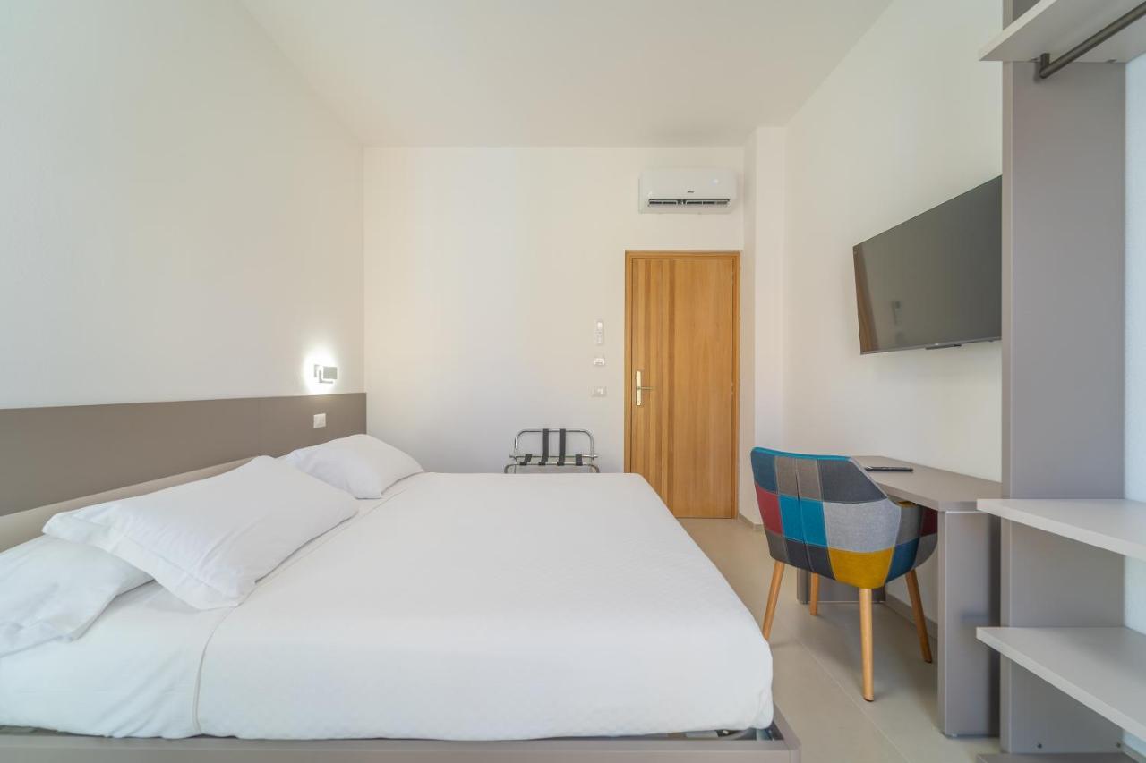 Nuova -Luxury Rooms & Apartment- Olbia Bagian luar foto