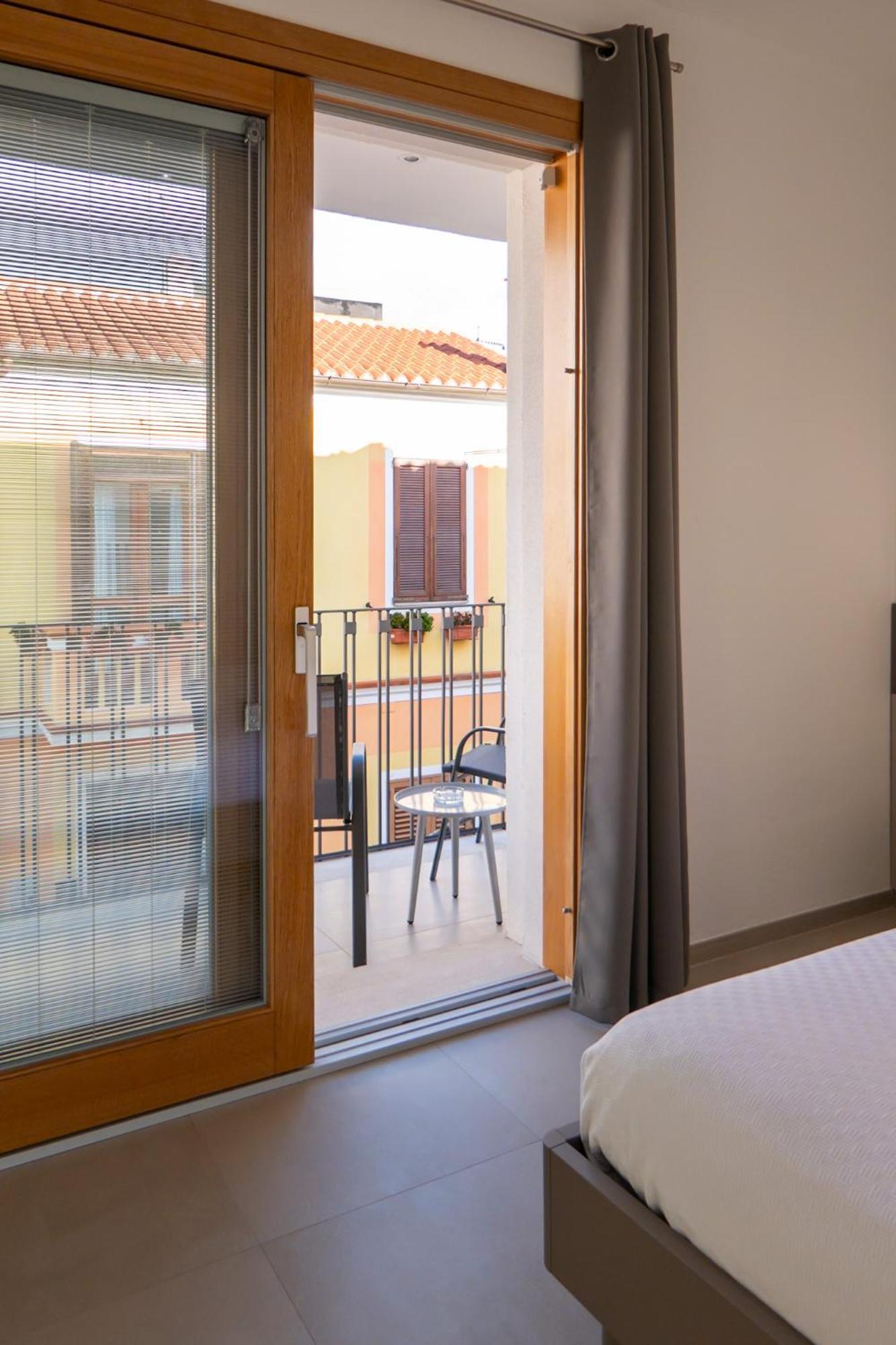 Nuova -Luxury Rooms & Apartment- Olbia Bagian luar foto