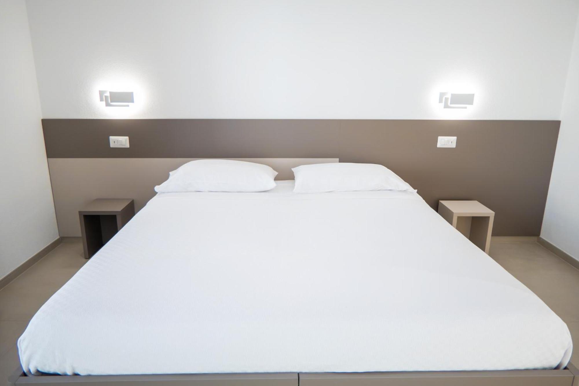 Nuova -Luxury Rooms & Apartment- Olbia Bagian luar foto