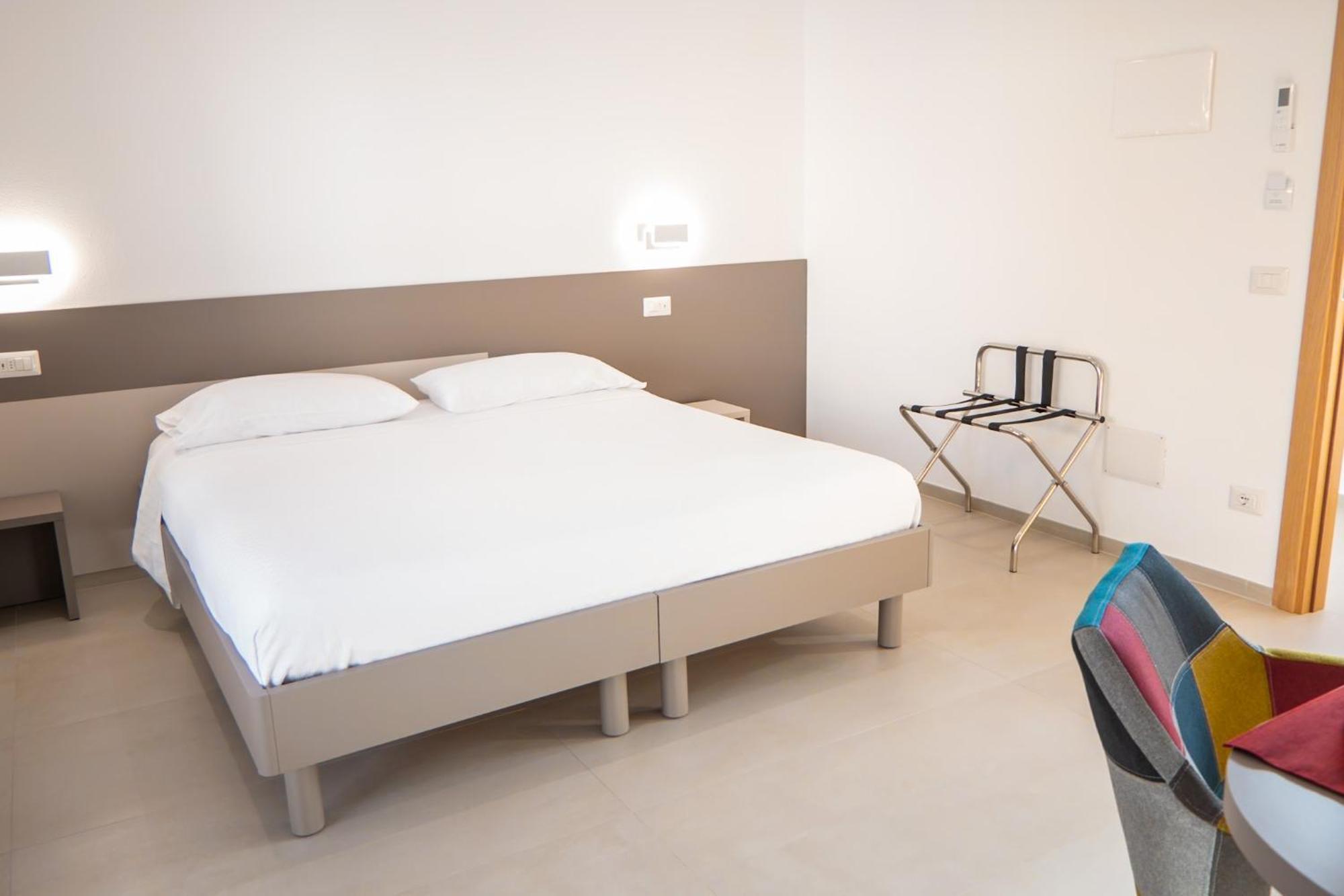 Nuova -Luxury Rooms & Apartment- Olbia Bagian luar foto