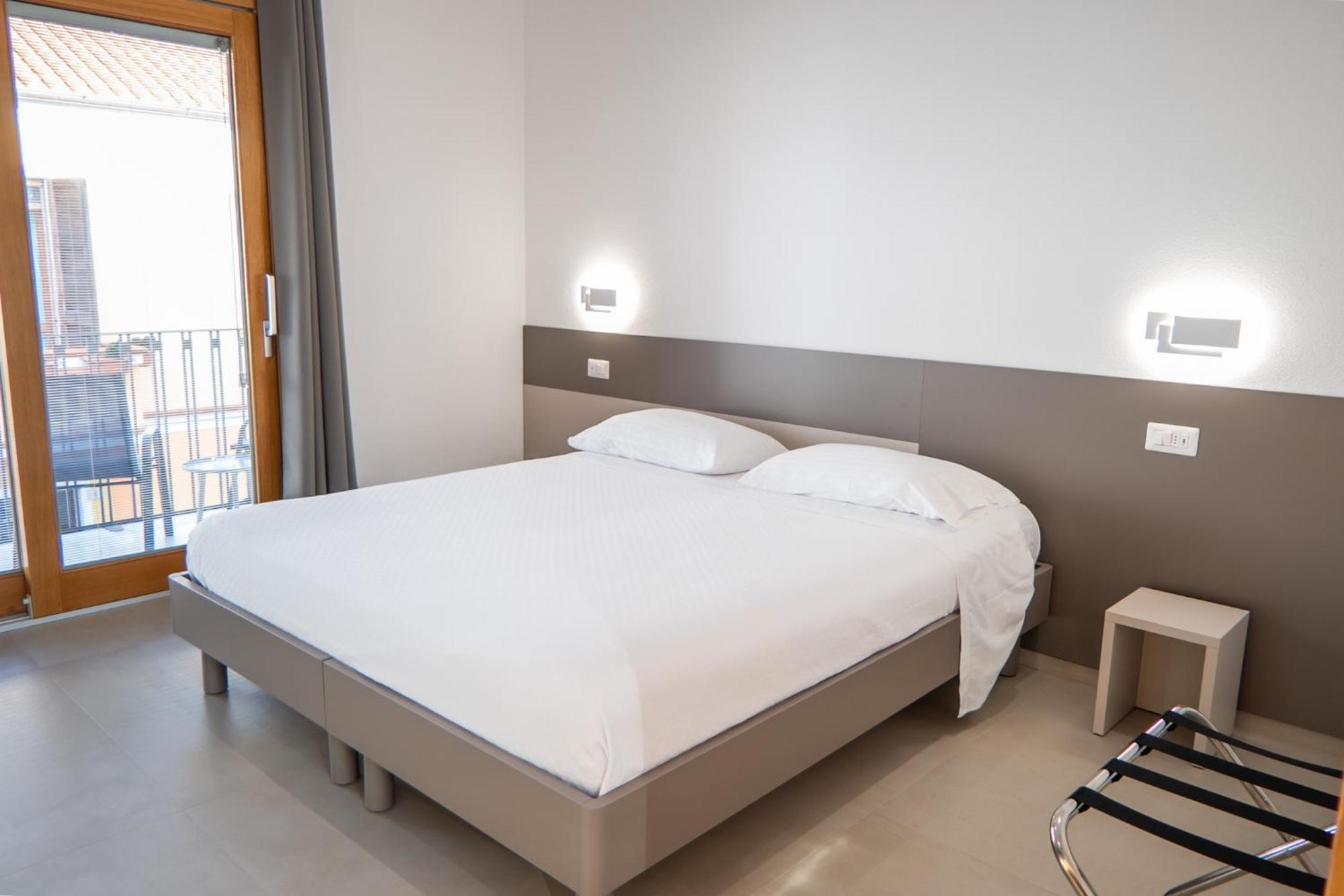 Nuova -Luxury Rooms & Apartment- Olbia Bagian luar foto